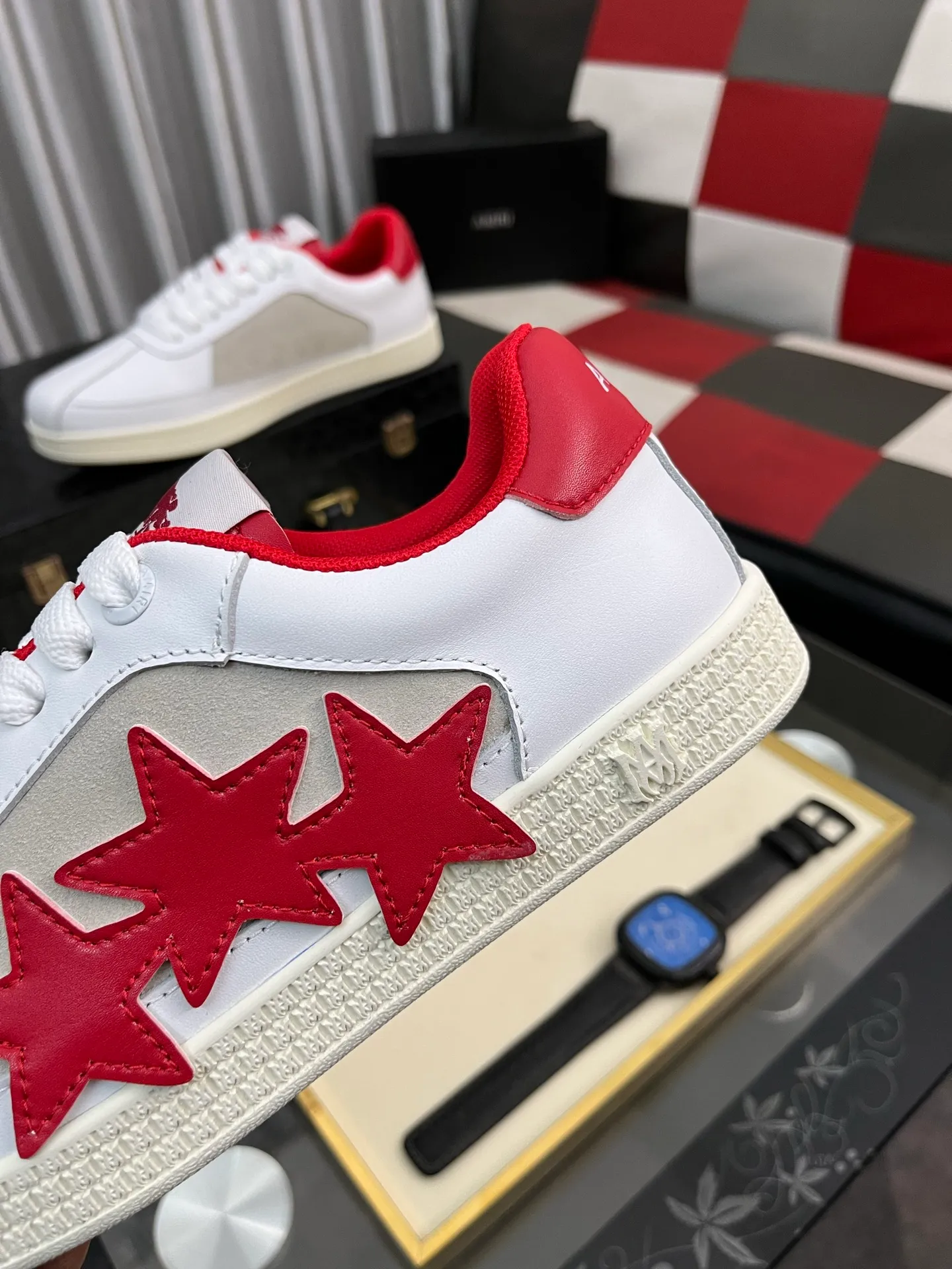 Men's shoes 💰420⌚️⌚️《AMIR*》New men's low-top casual sports sneakers bone shoes, another pair of irresistible bone shoes. Bone shoes are one of AMIRI's most popular items. They use first-layer cowhide uppers. The side bones are made of two cowhide laminations. They have a three-dimensional feel. The leather incisions are all oil-edged. Contrasting color design. Simple style. Fashionable sports. Customized metal LOGO nameplate to embellish shoelaces. Exclusive control of top version. Supports comparison. Breathable mesh lining Original rubber outsole A must-have item for daily leisure Suitable for various occasions Check it out if you pursue high quality Super cool uppers Size: 38-446️⃣ Colors available